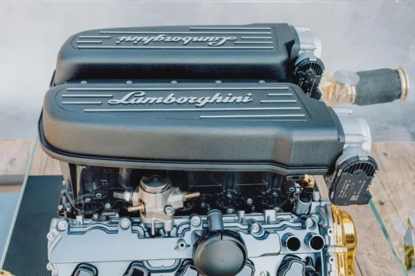 E36F-016 image 6 Lamborghini Huracán V10 Engine Coffee Table
