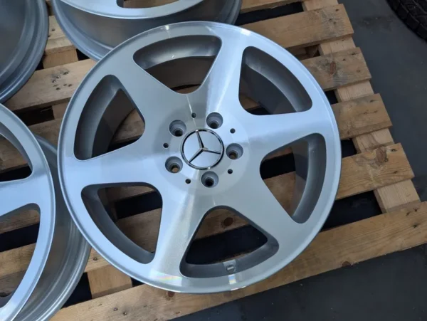 E36K-012 image 2 Mercedes Ceginus 17" 5x112 7.5J ET37 W201 190E AMG