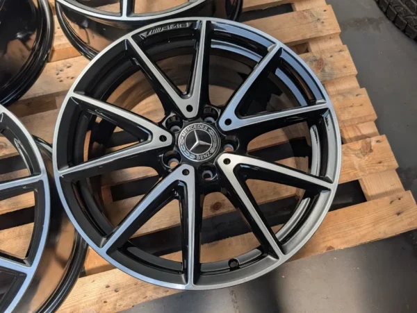 E36K-018 image 2 Mercedes AMG 18" 5x112 8J ET48 A176 A Class CLA