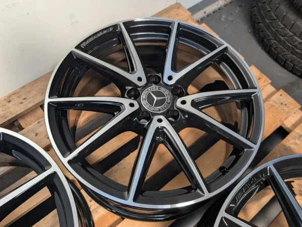 E36K-018 image 5 Mercedes AMG 18" 5x112 8J ET48 A176 A Class CLA