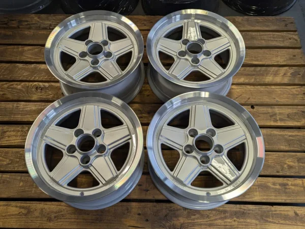 E36K-054 image 1 Mercedes Melber 15" 5x112 W126 W124 W123 AMG
