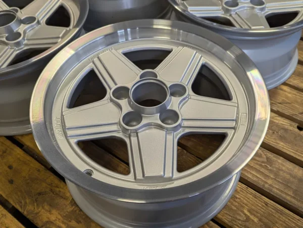E36K-054 image 3 Mercedes Melber 15" 5x112 W126 W124 W123 AMG
