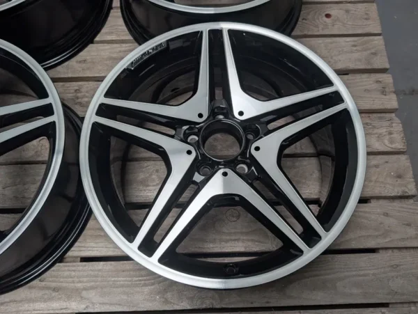 E36K-089 image 2 Mercedes A176 18" 5x112 AMG A Class CLA 7.5J ET52