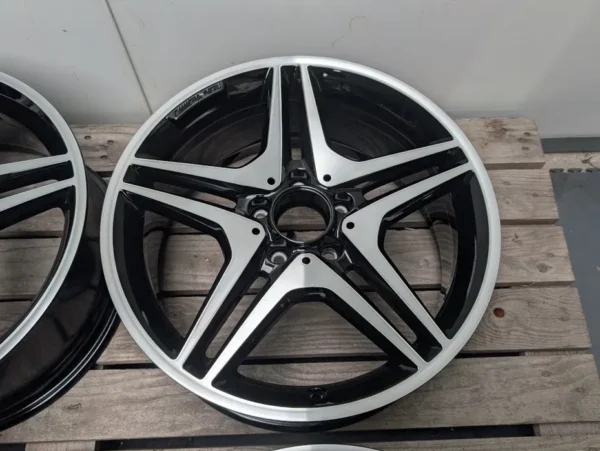 E36K-089 image 5 Mercedes A176 18" 5x112 AMG A Class CLA 7.5J ET52