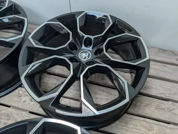 E36K-107 image 6 Skoda Octavia RS Xtreme 19" 5x112 7.5J ET51