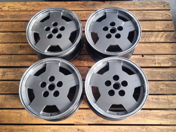 E36K-122 image 1 Tecnocast 15" 5x112 7J ET21 Mercedes W126