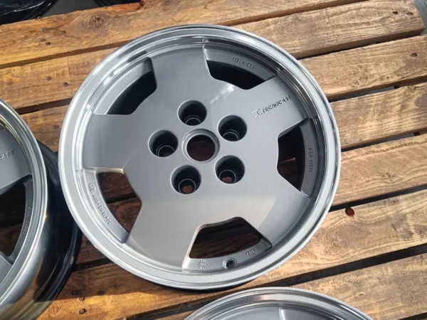 E36K-122 image 3 Tecnocast 15" 5x112 7J ET21 Mercedes W126