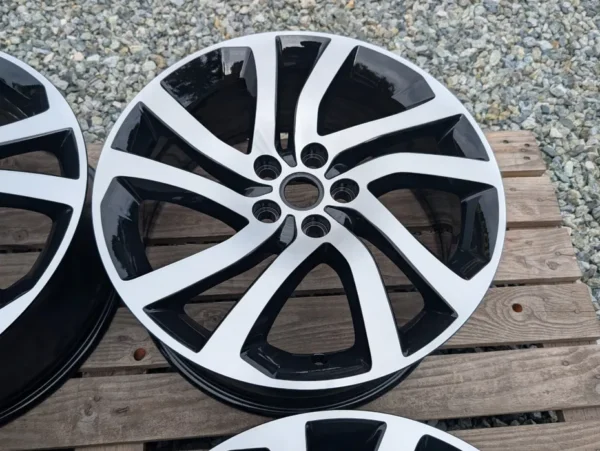 E36K-156 image 3 Land Rover Discovery 20" 5x120 8.5J ET47
