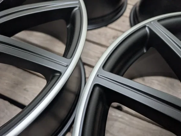 E36K-157 image 6 Mercedes AMG E63 19" 5x112 9J ET37