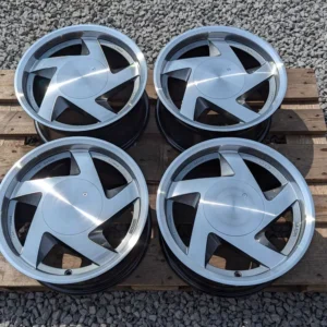 Momo Pulsar 15" 4x100 VW Golf Jetta Honda 7J ET25