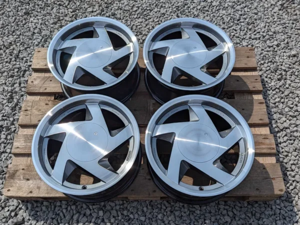 Momo Pulsar 15" 4x100 VW Golf Jetta Honda 7J ET25