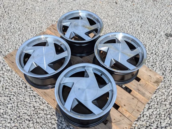Momo Pulsar 15" 4x100 VW Golf Jetta Honda 7J ET25