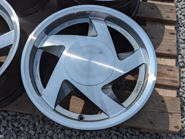 Momo Pulsar 15" 4x100 VW Golf Jetta Honda 7J ET25