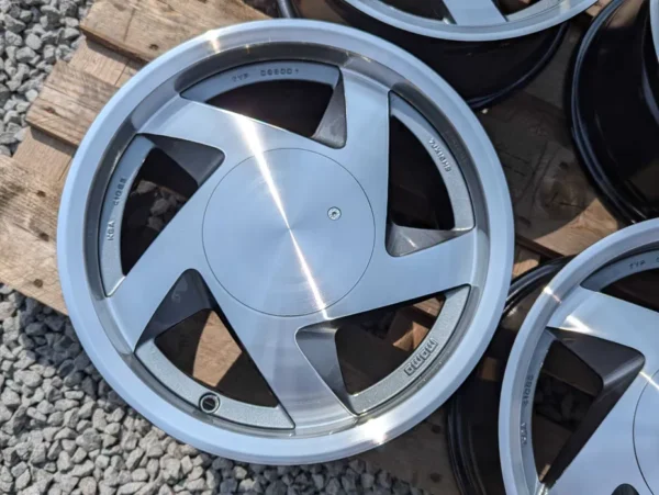 Momo Pulsar 15" 4x100 VW Golf Jetta Honda 7J ET25