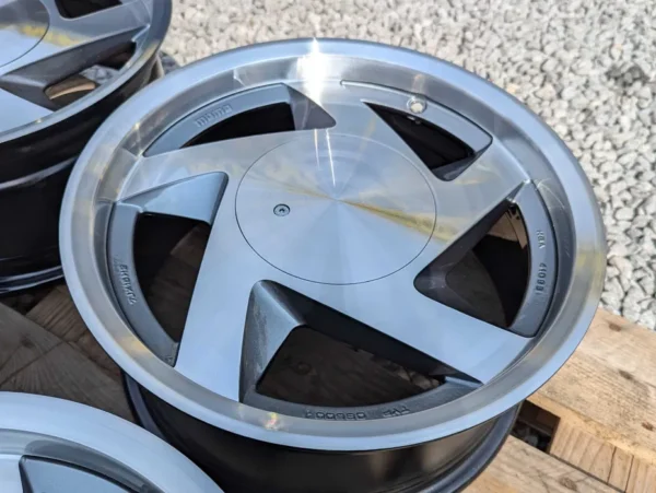 Momo Pulsar 15" 4x100 VW Golf Jetta Honda 7J ET25