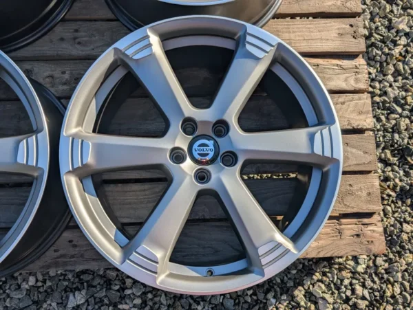 E36K-166 image 2 Volvo XC60 XC70 20" Candor 5x108 8J ET55