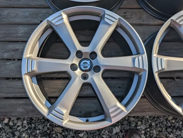 E36K-166 image 3 Volvo XC60 XC70 20" Candor 5x108 8J ET55