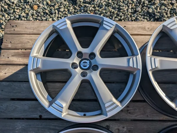 E36K-166 image 4 Volvo XC60 XC70 20" Candor 5x108 8J ET55