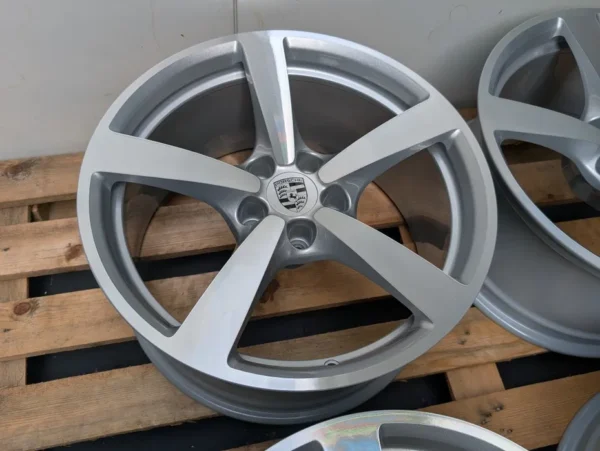 Porsche Macan 18" 5x112 8J 9J ET21