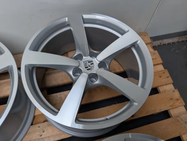 Porsche Macan 18" 5x112 8J 9J ET21