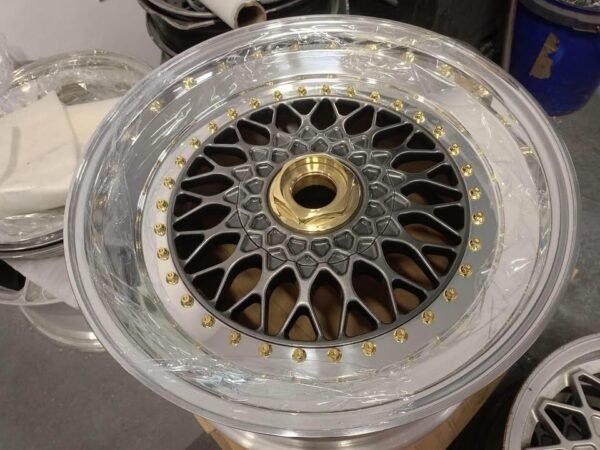 E36FB-048 image 6 BBS RS324 / RS329 18" 5x112 9J / 10J